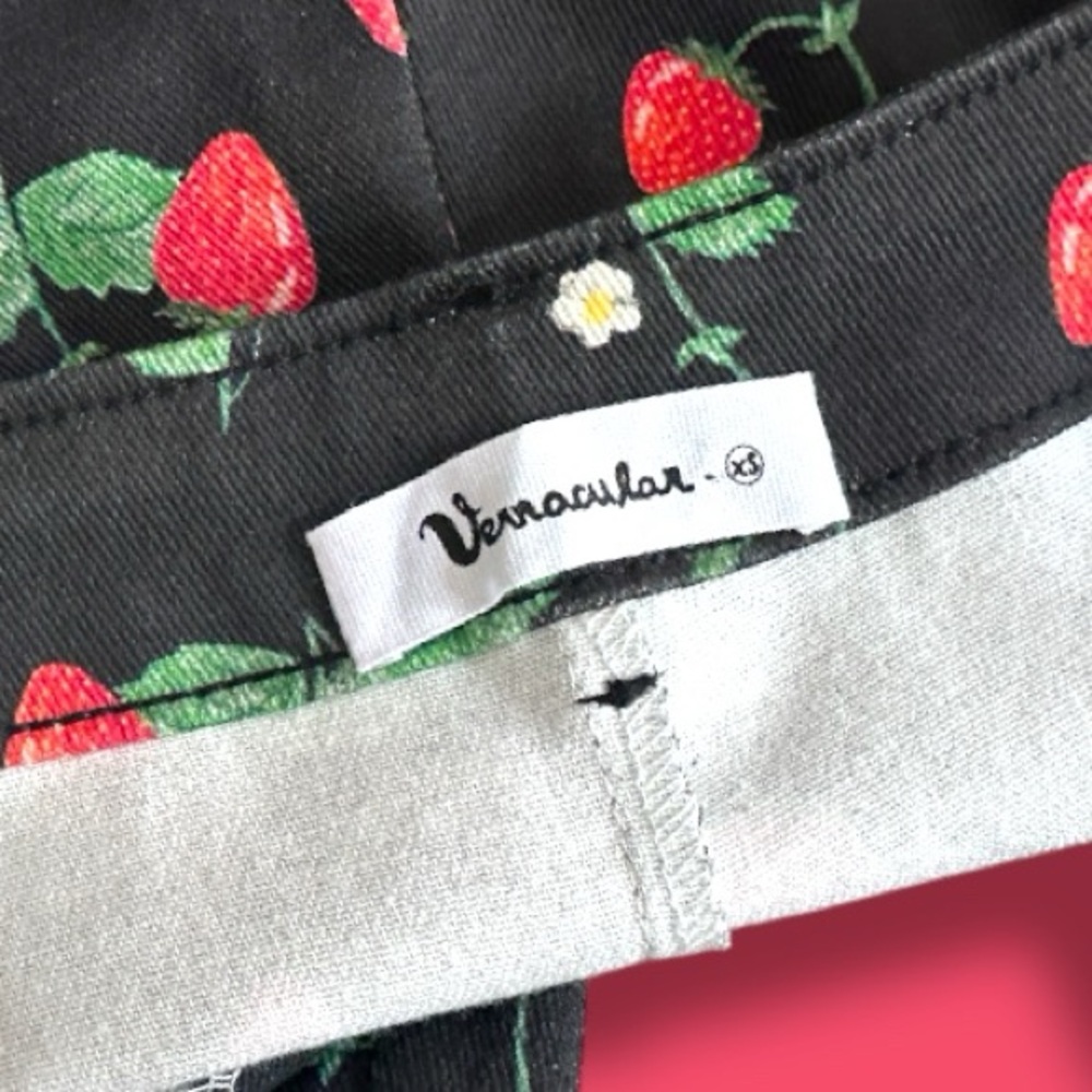 NWOT Vernacular Strawberry Straight Leg Pants. 🍓Size XS (26” Waist) - Picture 11 of 12